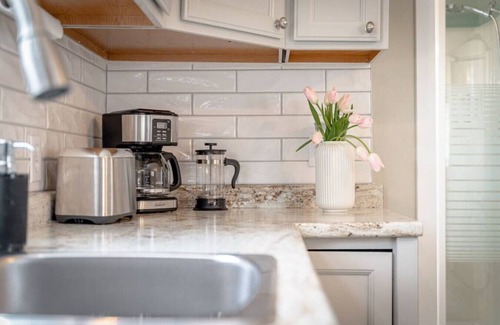 Leamington Cottage | Sandside Beach House · Sandside Lakehouse. Beachfront you can't deny!
