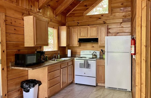 Stanton Cabin | Sandstone Cabin-RRG! Hot tub- Relaxing