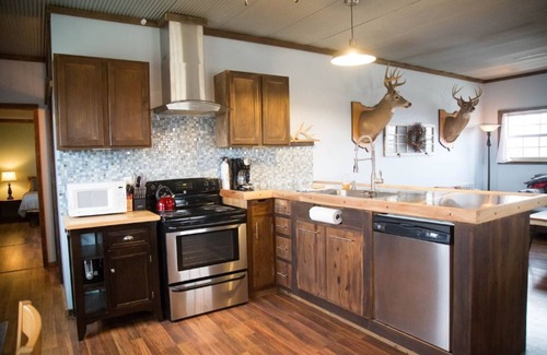 McConnelsville House | Sandstone Point Vacation Cabin - McConnelsville
