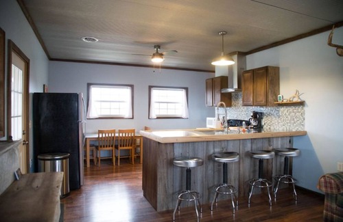 McConnelsville House | Sandstone Point Vacation Cabin - McConnelsville