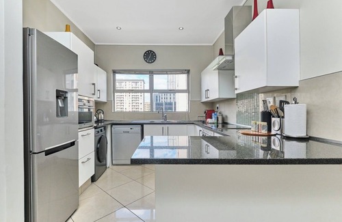 Sandown Apartment | Sandton City-View Jade Luxury 2-bed Apartment