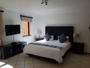 Sandown Apartment | Sandton Times Square