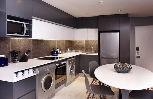 Sandown Apartment | SandtonCity-Apartment-Sleeps4-Pool-Parking