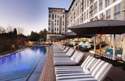 Sandown Apartment | SandtonCity-Apartment-Sleeps4-Pool-Parking