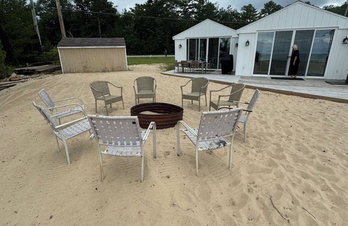 Oscoda Cottage | SANDY BEACH PARADISE ON THE LAKE