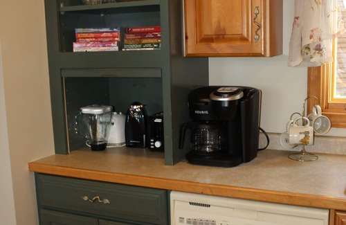 Cable Cabin | Sandy beach, quiet lake, great fishing & beautiful sunsets w/2 kayaks & gameroom