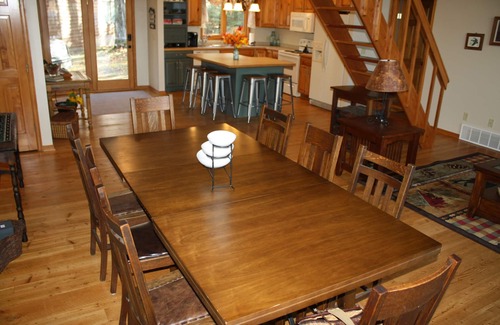 Cable Cabin | Sandy beach, quiet lake, great fishing & beautiful sunsets w/2 kayaks & gameroom