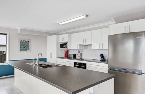 Culburra Beach House | Sandy C - immaculate modern home with outdoor spa and stunning lake views.