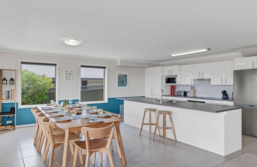 Culburra Beach House | Sandy C - immaculate modern home with outdoor spa and stunning lake views.