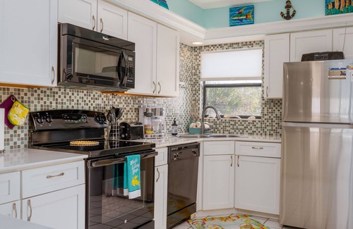 Holmes Beach Condo | Sandy Cheeks & Barefeet, Gorgeous Gulf beach Place, Summernspecials
