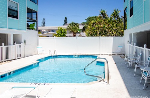 Holmes Beach Condo | Sandy Cheeks & Barefeet, Gorgeous Gulf beach Place, Summernspecials