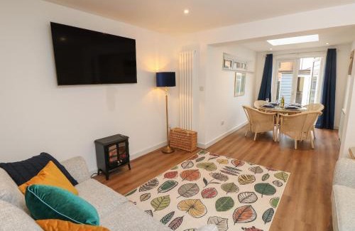 Sandown House | Sandy Cottage