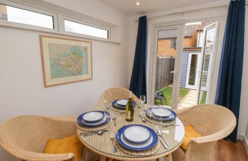 Sandown House | Sandy Cottage