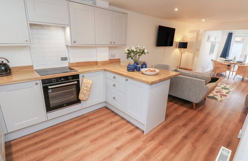 Sandown Cottage | SANDY COTTAGE, pet friendly, character holiday cottage in Sandown