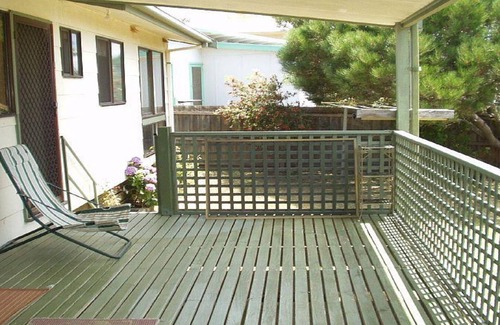 Indented Head House | Sandy Escape - Cosy retreat with a short stroll to the beach.