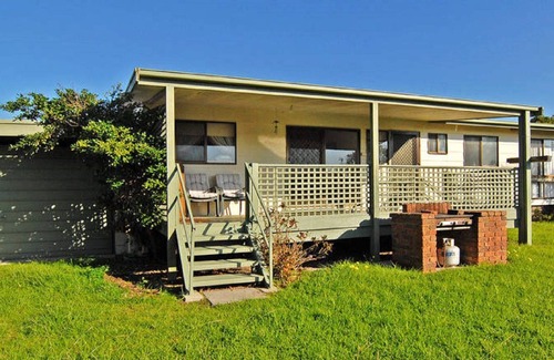 Indented Head House | Sandy Escape - Cosy retreat with a short stroll to the beach.