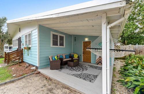 Gulfport House | Sandy Feet Getaway Spacious Coastal Retreat 3 MIn Walk to Coast