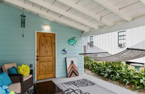 Gulfport House | Sandy Feet Getaway Spacious Coastal Retreat 3 MIn Walk to Coast