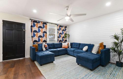 Gulfport House | Sandy Feet Getaway Spacious Coastal Retreat 3 MIn Walk to Coast