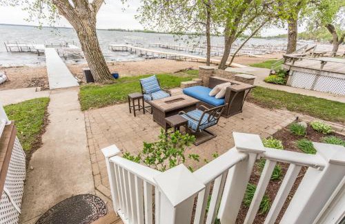Spirit Lake Villa | Sandy Feet Retreat on Big Spirit Lake