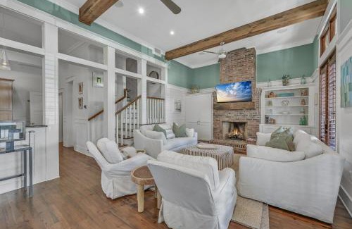Forest District House | Sandy Feet