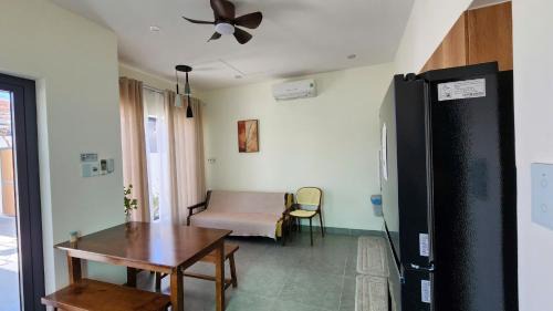 Dong Hoa Hotel | Sandy House