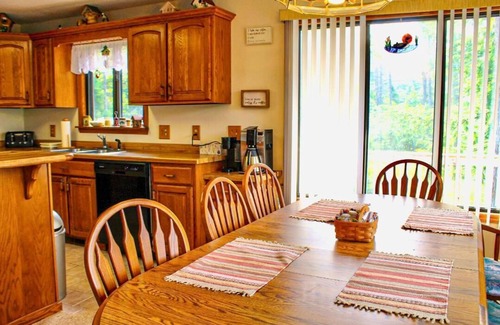 Toivola Cabin | Sandy Lake Lodge 4BR w/Sauna, Fireplace, 2nd Story Deck & 2 Kitchens