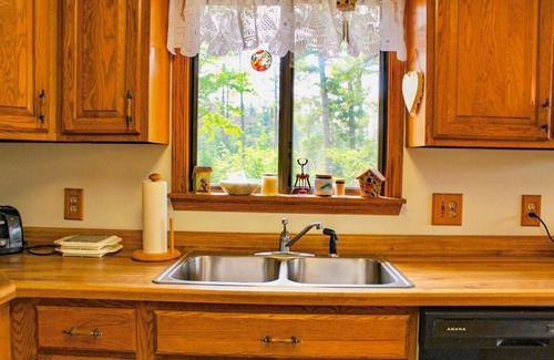 Toivola Cabin | Sandy Lake Lodge 4BR w/Sauna, Fireplace, 2nd Story Deck & 2 Kitchens
