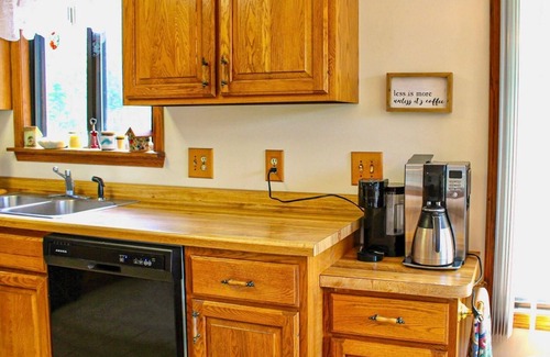 Toivola Cabin | Sandy Lake Lodge 4BR w/Sauna, Fireplace, 2nd Story Deck & 2 Kitchens