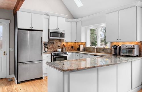 East Sandwich House | SANDY NECK BEACH 3BD 2BA AC private neighborhood beach BOOK NOW!
