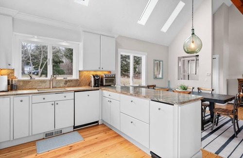 East Sandwich House | SANDY NECK BEACH 3BD 2BA AC private neighborhood beach BOOK NOW!