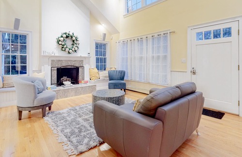 East Sandwich House | Sandy Neck Custom Home | 4 Living Rooms, Sunroom, Central AC | Walk to Beach