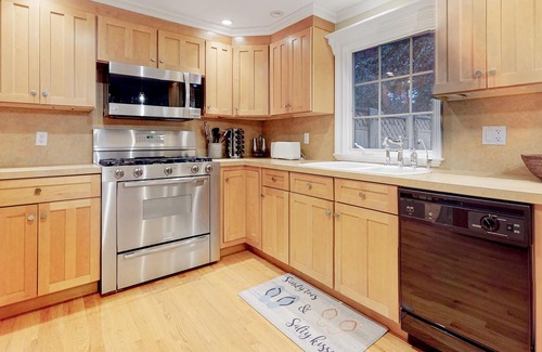 East Sandwich House | Sandy Neck Custom Home | 4 Living Rooms, Sunroom, Central AC | Walk to Beach
