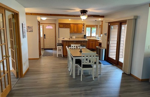 Isle Cabin | Sandy Point Mille Lacs - Sunset Views & Walking Distance to Hunter's Point!