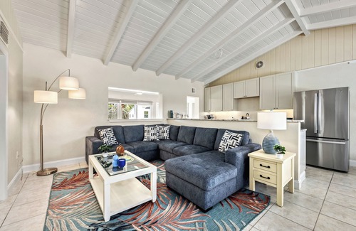 Siesta Key House | Sandy Rocks | Ultimate Bundle: 2 Private Pet Friendly Homes, 2 Private Heated Pools, Walk to Beach!