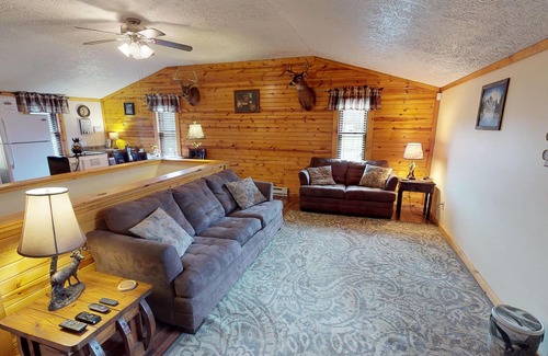 Carbon Hill Cabin | Sandy Run Cabin-Hot Tub, Hocking Hills, WNF, more