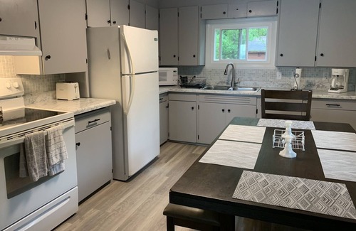 Elcho Cottage | Sandy Shore Cottage on Enterprise Lake, Elcho
