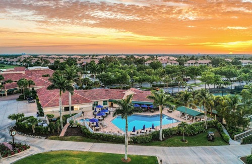 Tropical Cove Condo | Sandy Shores at Lexington CC Lake Village