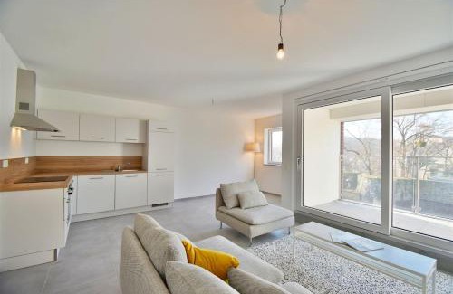 Outremeuse Apartment | Sandy Shores Serenity Flat Liège Centre
