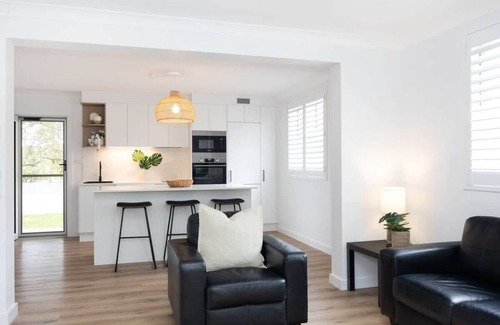 Mollymook Beach Apartment | Sandy Shores Summary: