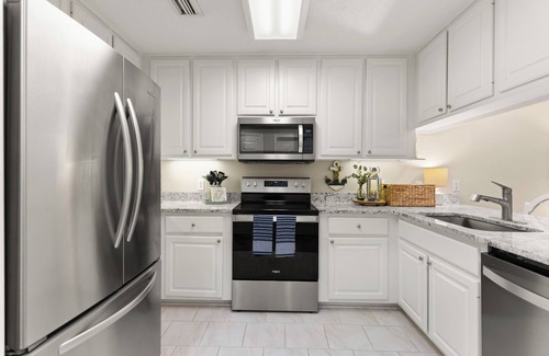 Demere Park Condo | Sandy Tails - 5 bedrooms/2 min to beach!