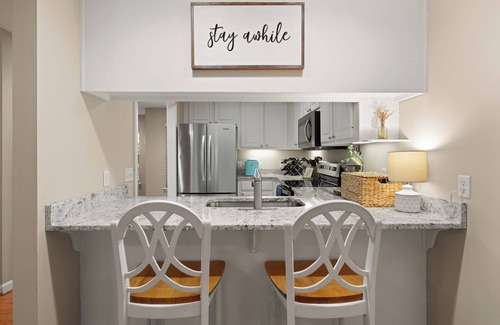Demere Park Condo | Sandy Tails - 5 bedrooms/2 min to beach!