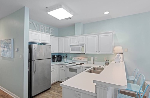 Tybee Island Condo | Sandy Toes Abode 2bd/2ba Condo 500ft from Beach