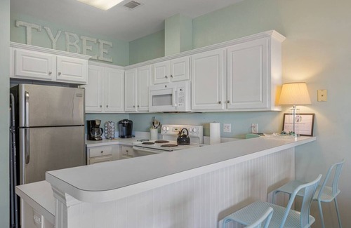Tybee Island Condo | Sandy Toes Abode 2bd/2ba Condo 500ft from Beach