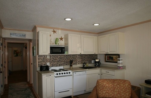 Tybee Island Condo | Sandy Toes! King Bed - Newly Renovated - Clean