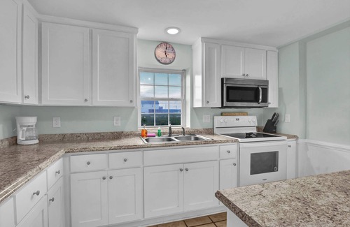 North Topsail Beach Condo | Sandy Toes & Ocean Views – Ground-Floor Gem