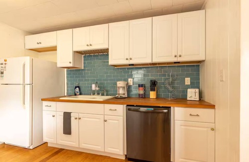 Colington House | SandyPaws-0.5mi ToSound & 1mi ToBeach PetFriendly!