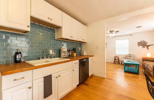 Colington House | SandyPaws-0.5mi ToSound & 1mi ToBeach PetFriendly!