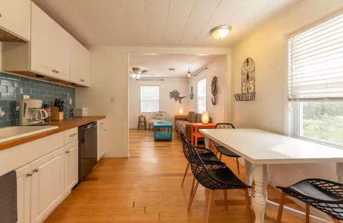 Colington House | SandyPaws-0.5mi ToSound & 1mi ToBeach PetFriendly!