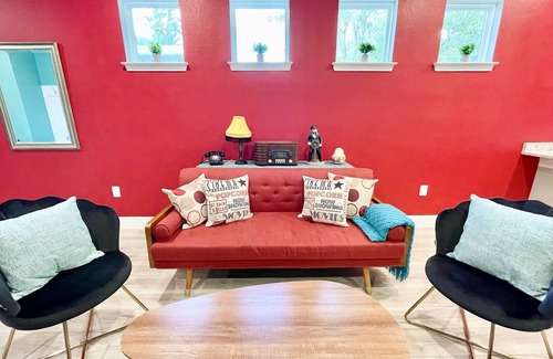 Sanford House | Sanford's Retro Retreat
